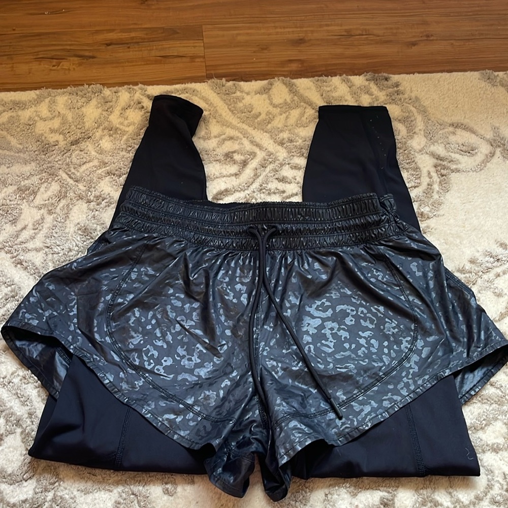 Athleta black Rainier 2 in 1 tight size small